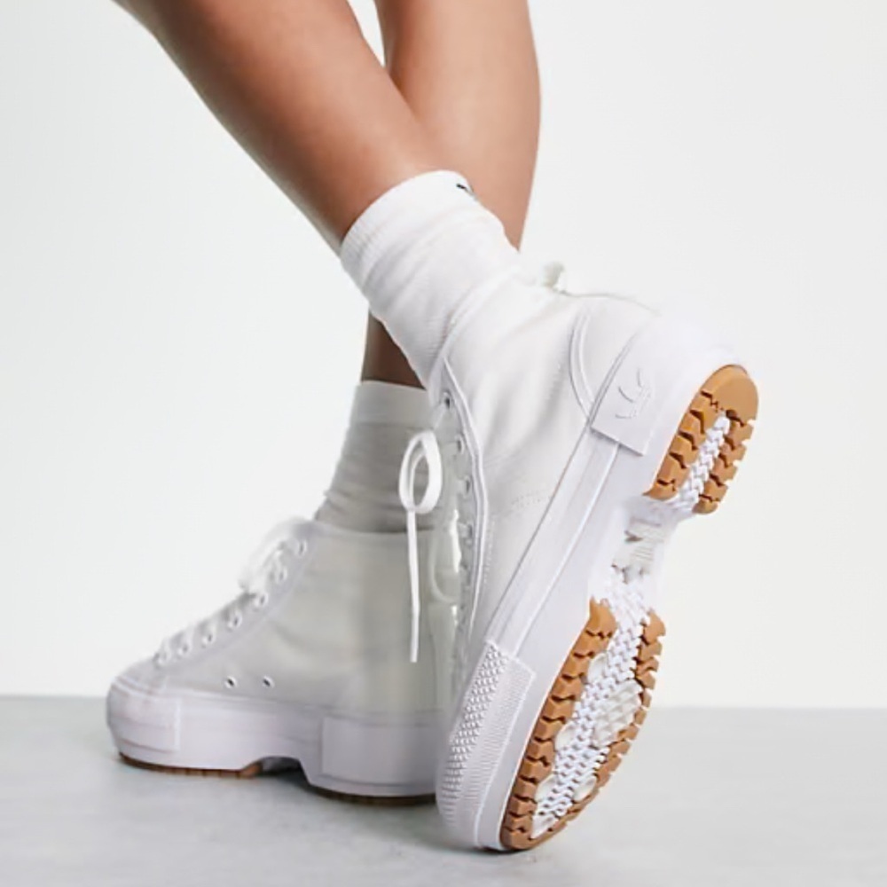 BNWT Adidas Nizza Trek W Sneakers - Women’s Size 8 - White/Gum Sole